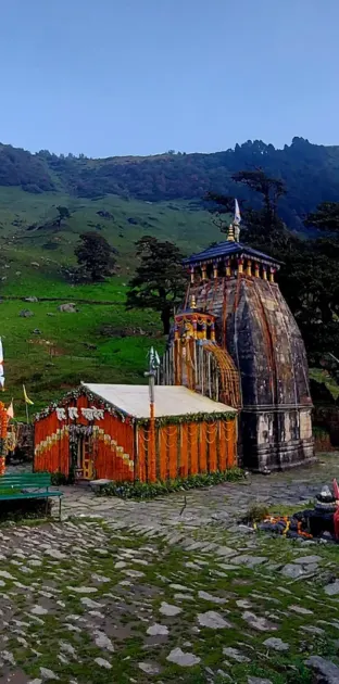 madhyamaheshwar temple trek