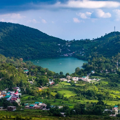 Naukuchiatal nine cornered lake paragliding Nainital